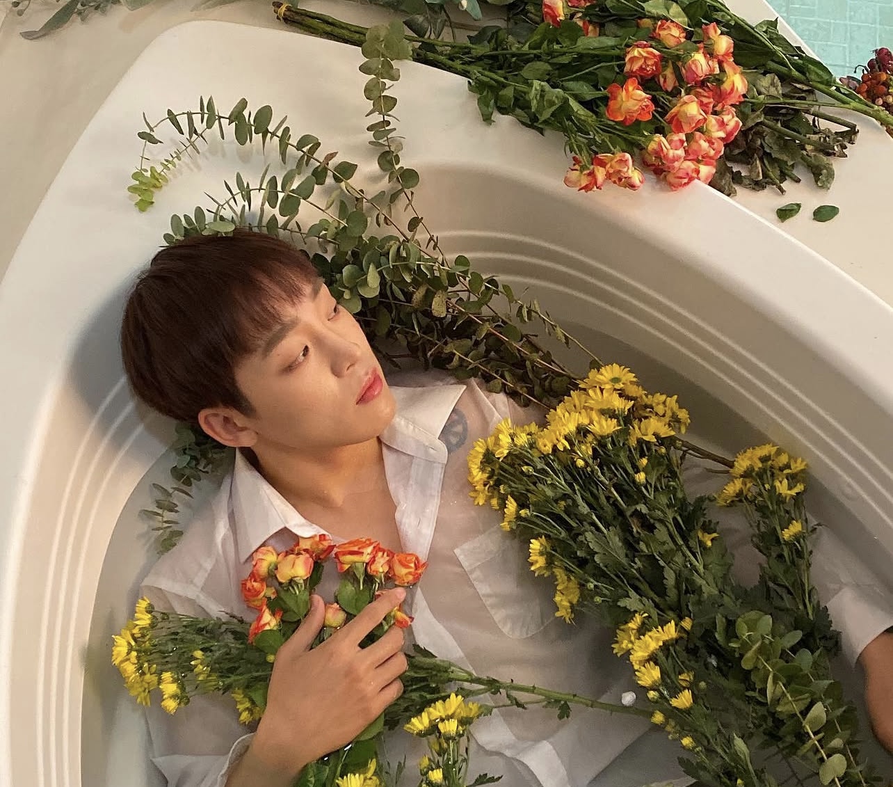 화보 촬영 — 물과 꽃, 그리고 정적